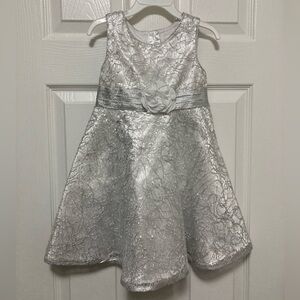 Youngland Silver & White A-Line Sleeveless Dress #M